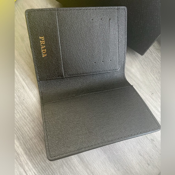 🖤Prada passport holder🖤 - Picture 7 of 12